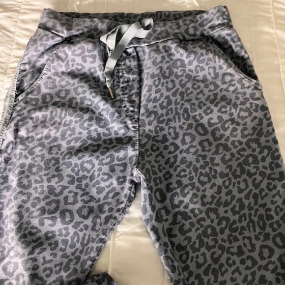 Italy Moda Leopard Print Jeans - Picture 2 of 11